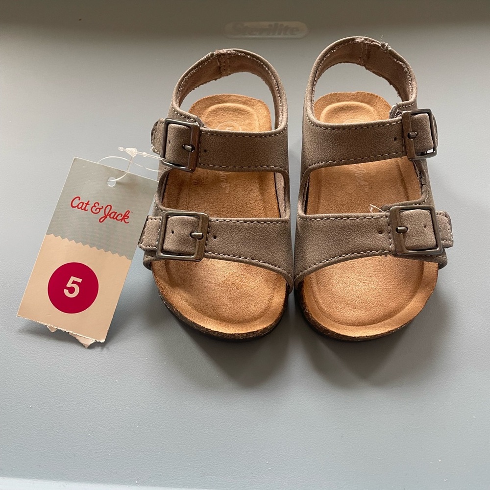 CAT AND JACK sandals NWT